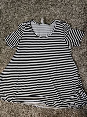 LuLaRoe Perfect T